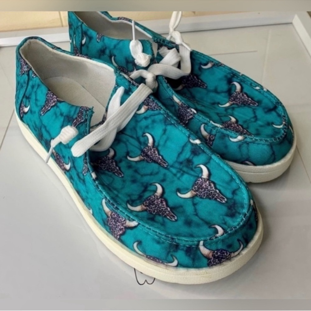 Fashion Sneakers - Lightweight Turquoise Cow Skull Print